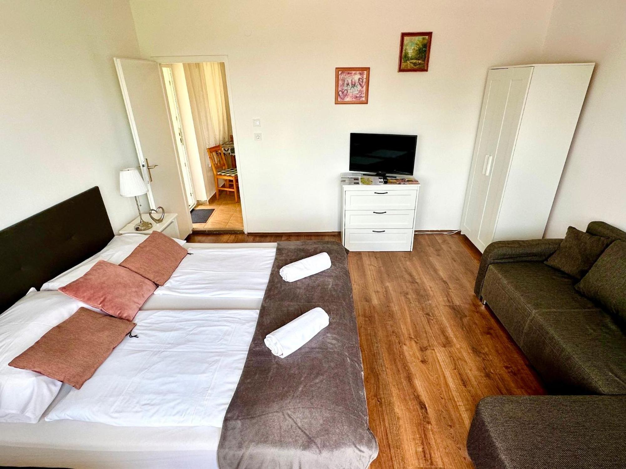 Szent Orban Panzio - Kutyabarat Apartmanok زلاكاروس المظهر الخارجي الصورة